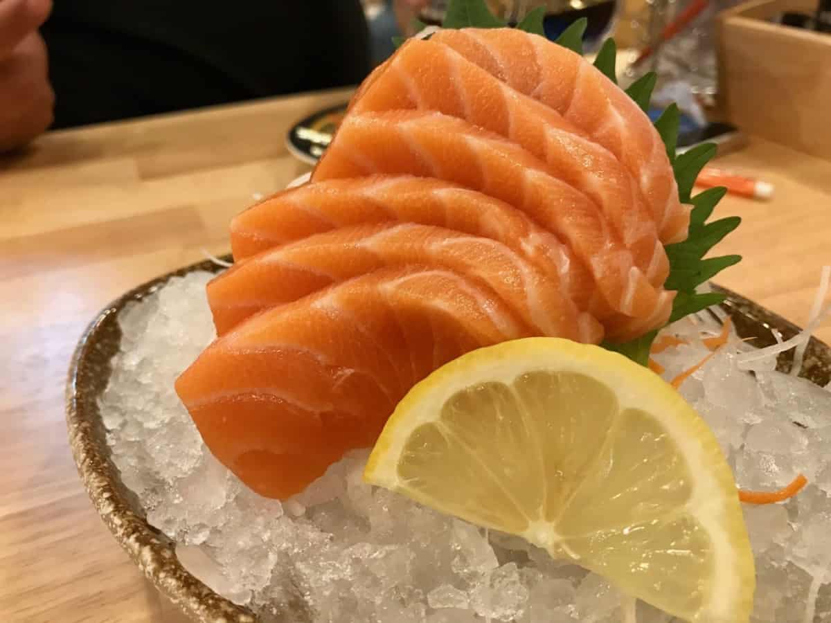 รีวิว Shinkanzen Sushi ซูชิ ซาซิมิและอาหารญี่ปุ่น เริ่มต้นเพียง 11 บาท