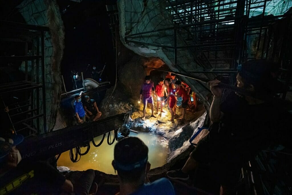 Netflix เผยเบื้องหลัง ถ้ำหลวง: ภารกิจแห่งความหวัง (Thai Cave Rescue) หลังทะยานติดอันดับ Netflix Top 10 Global ด้วยยอดชม 13.4 ล้านชั่วโมงภายในสัปดาห์แรก