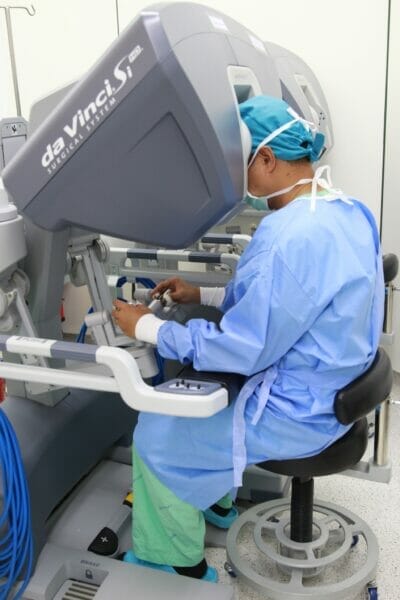 แพทย์รามาฯ มุ่งใช้ “หุ่นยนต์ช่วยผ่าตัด”เพิ่มโอกาสรอดผู้ป่วย พร้อมช่วยลดความเจ็บปวดและระยะเวลาพักฟื้น