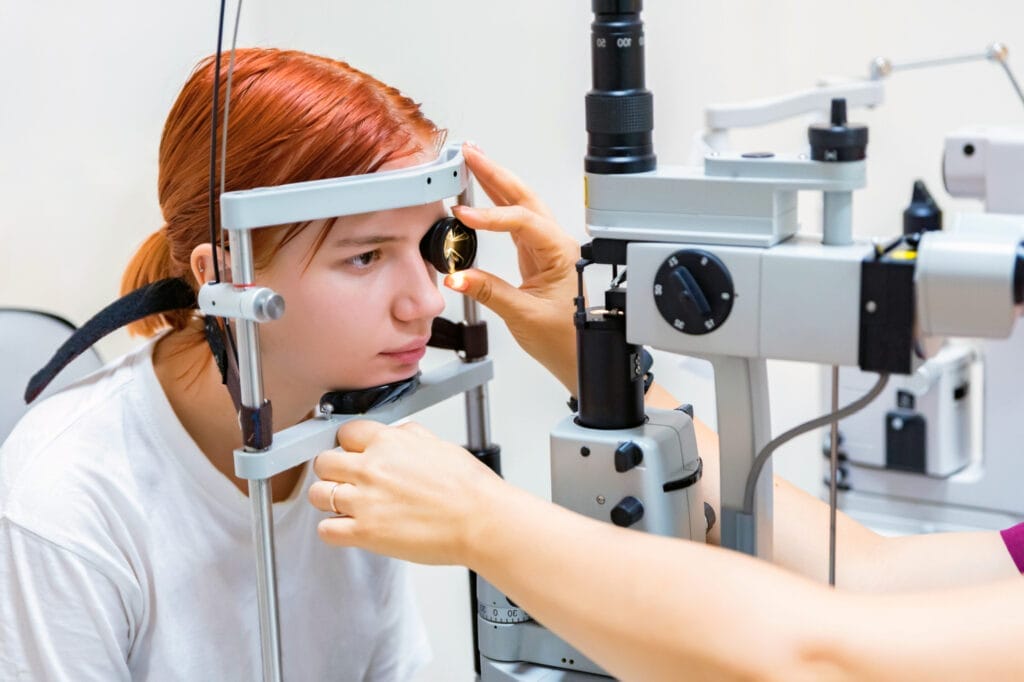 แชร์ประสบการณ์ โรคจอประสาทตาฉีกขาด เห็นแฟลชในตา สังเกตตัวเองอย่างไร ค่ารักษาเท่าไหร่ ?